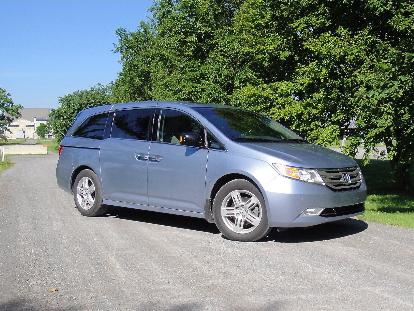 2011 honda odyssey vs toyota sienna vs nissan quest #2