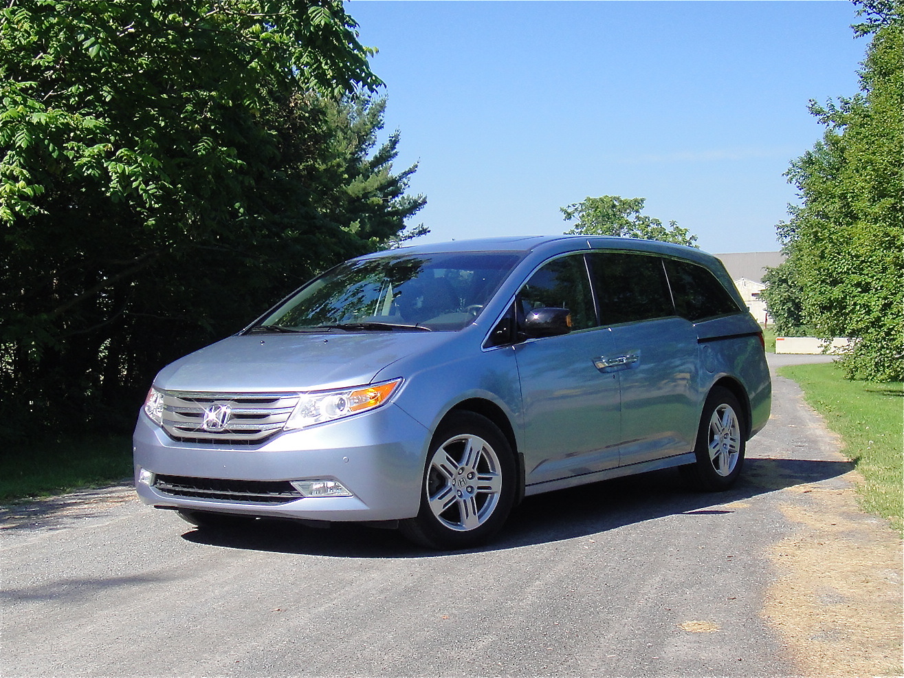 2011 honda odyssey vs toyota sienna vs nissan quest #7