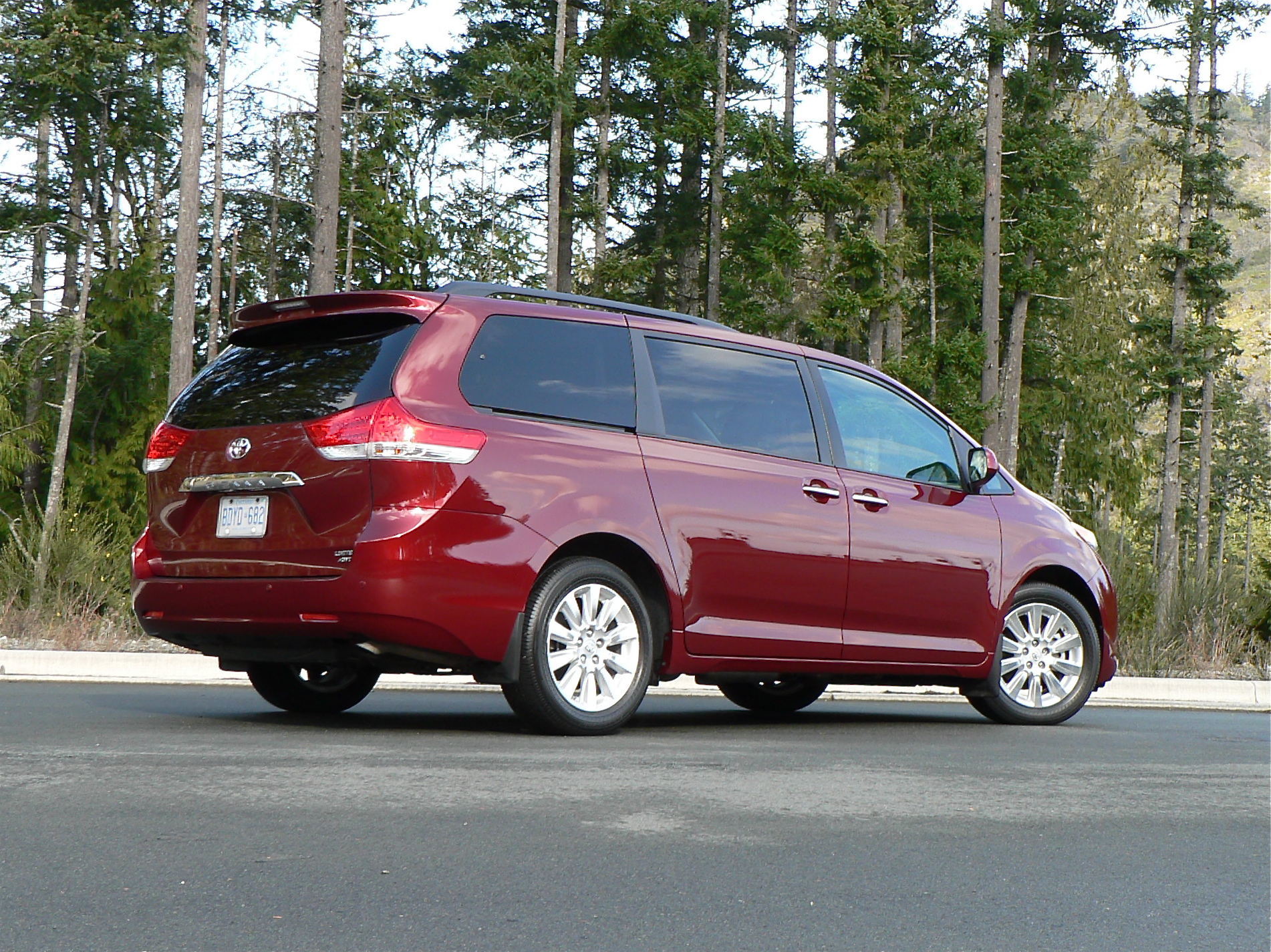 2011 honda odyssey vs toyota sienna vs nissan quest #6