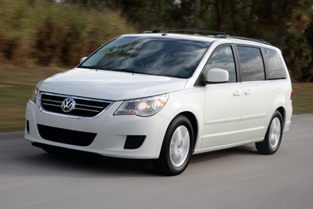 2011_VW_Routan_frt