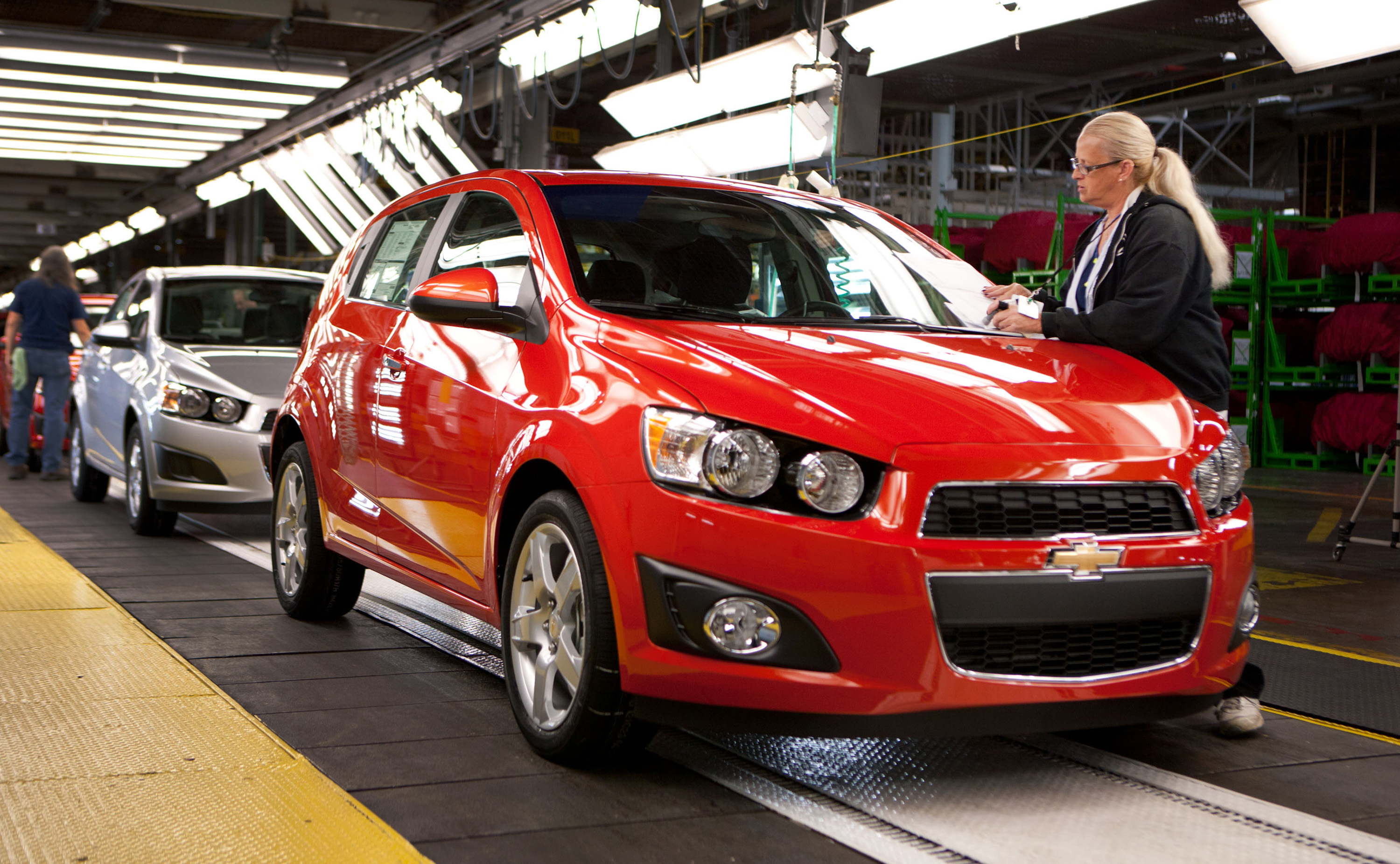 2012 Chevrolet Sonic 1.4L Turbo Hits 40 MPG On Highway