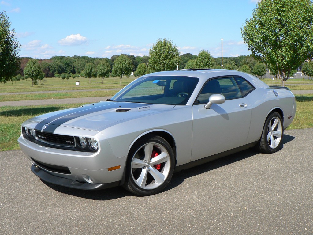 10_Challenger_SRT8