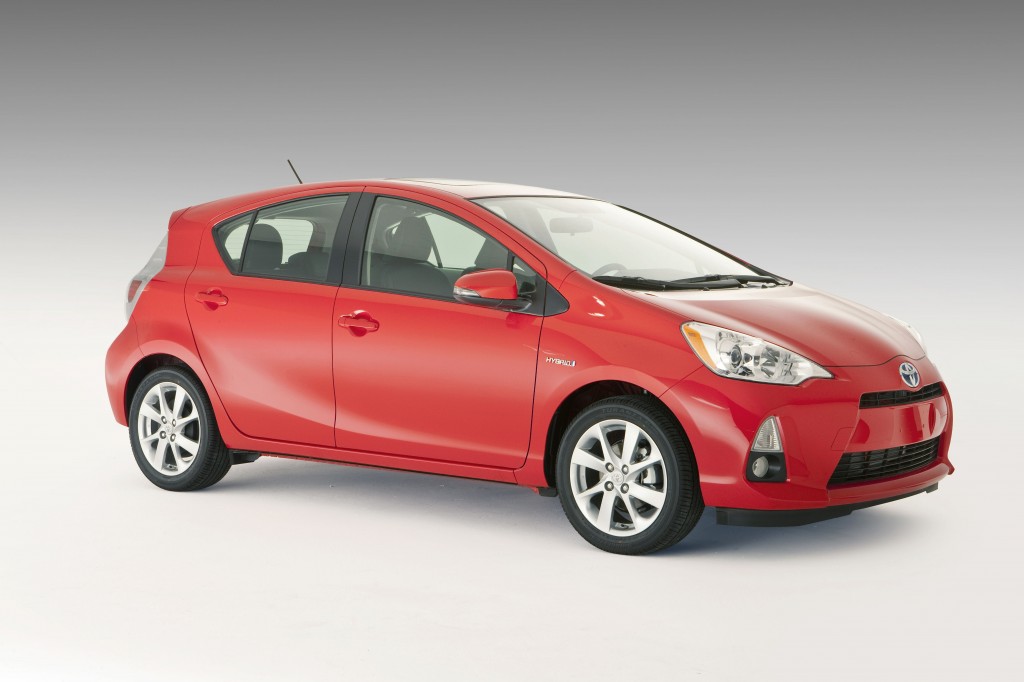 2012_toyota_prius_c_02