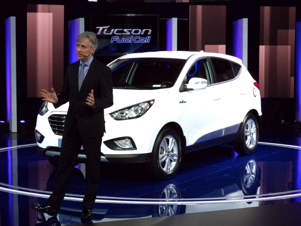 Hyundai Tuscon Fuel Cell with Hyundai Motor America CEO John Krafcik John LeBlanc 1
