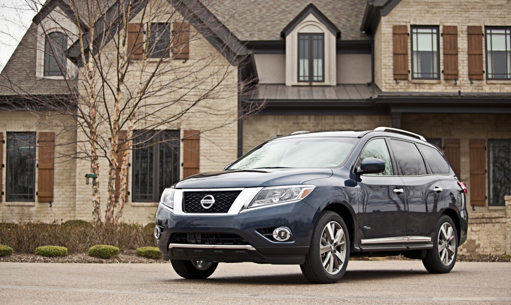 2014 Nissan Pathfinder Hybrid Offers 26 MPG Combined Fuel Econom