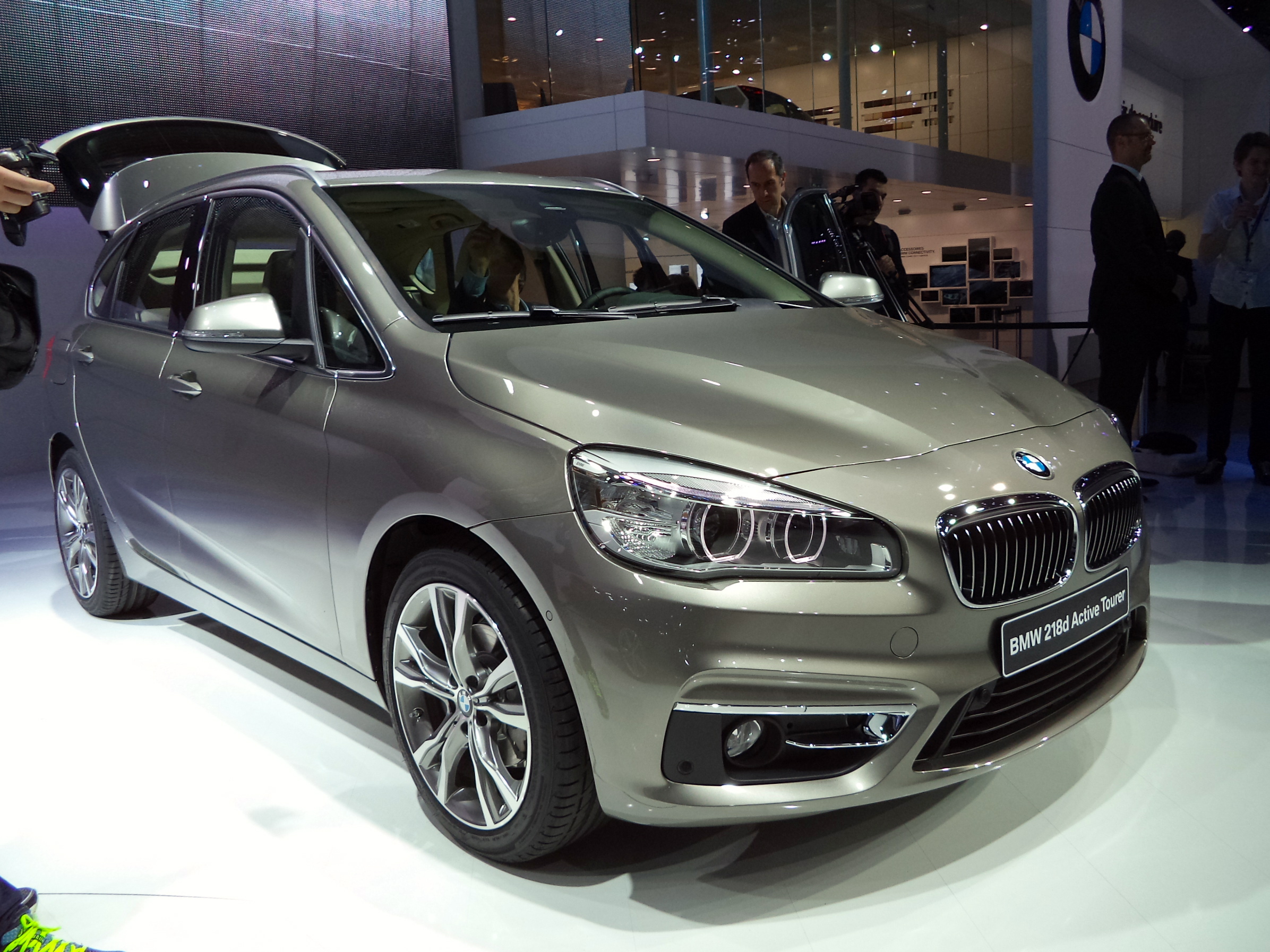 2014 Geneva Motor Show: 2015 BMW 2 Series Active Tourer : John.