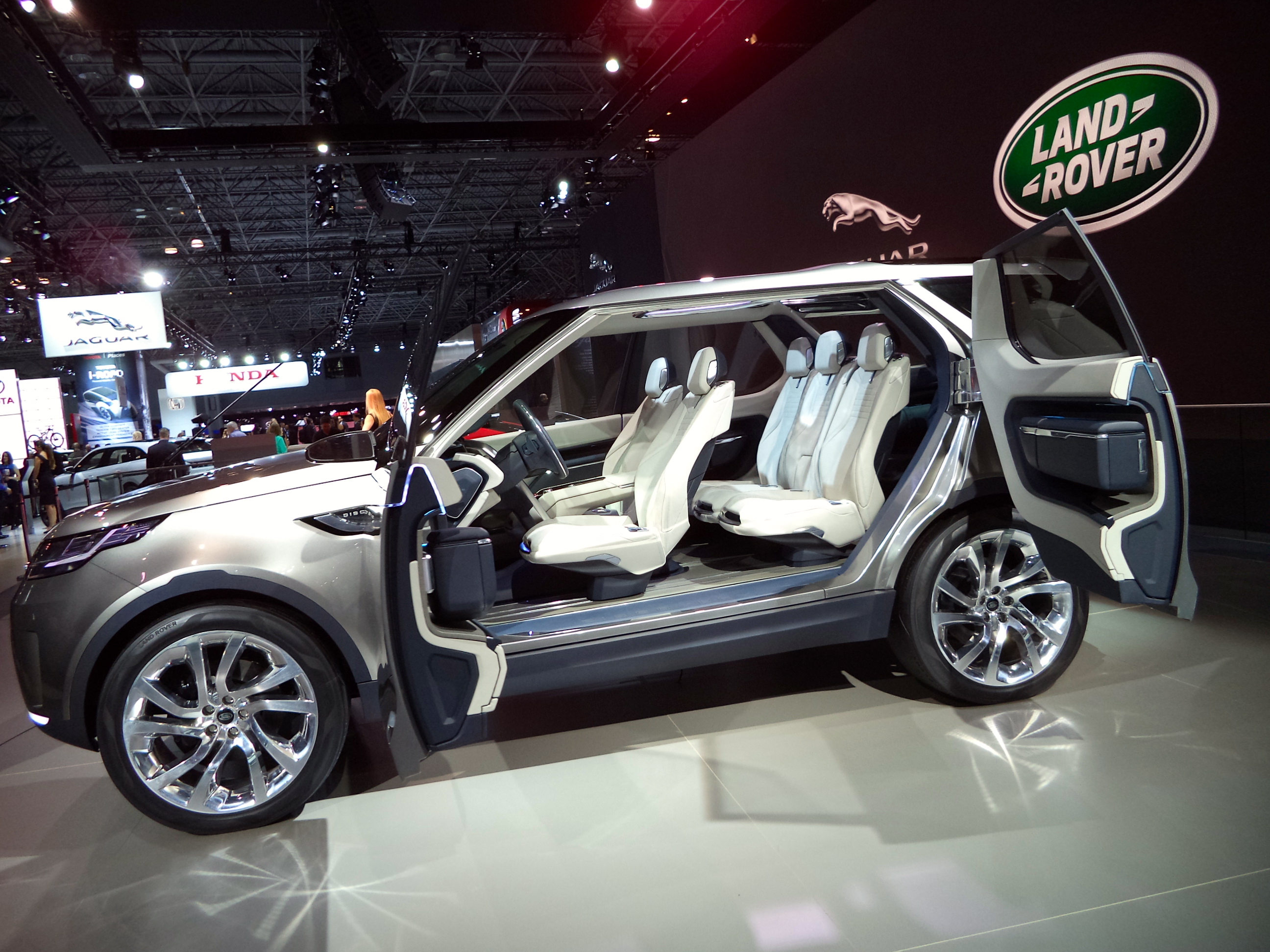 2014 New York Land Rover Discovery Vision Concept John Leblanc S Straight Six